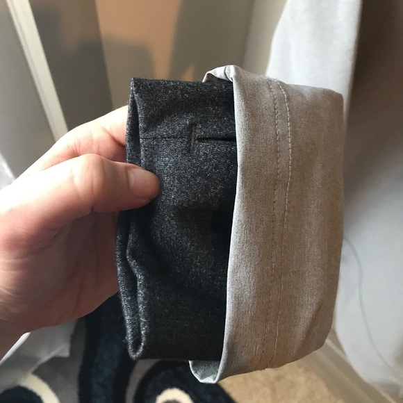 Like new gap water resistant zip up size large - Picture 3 of 3